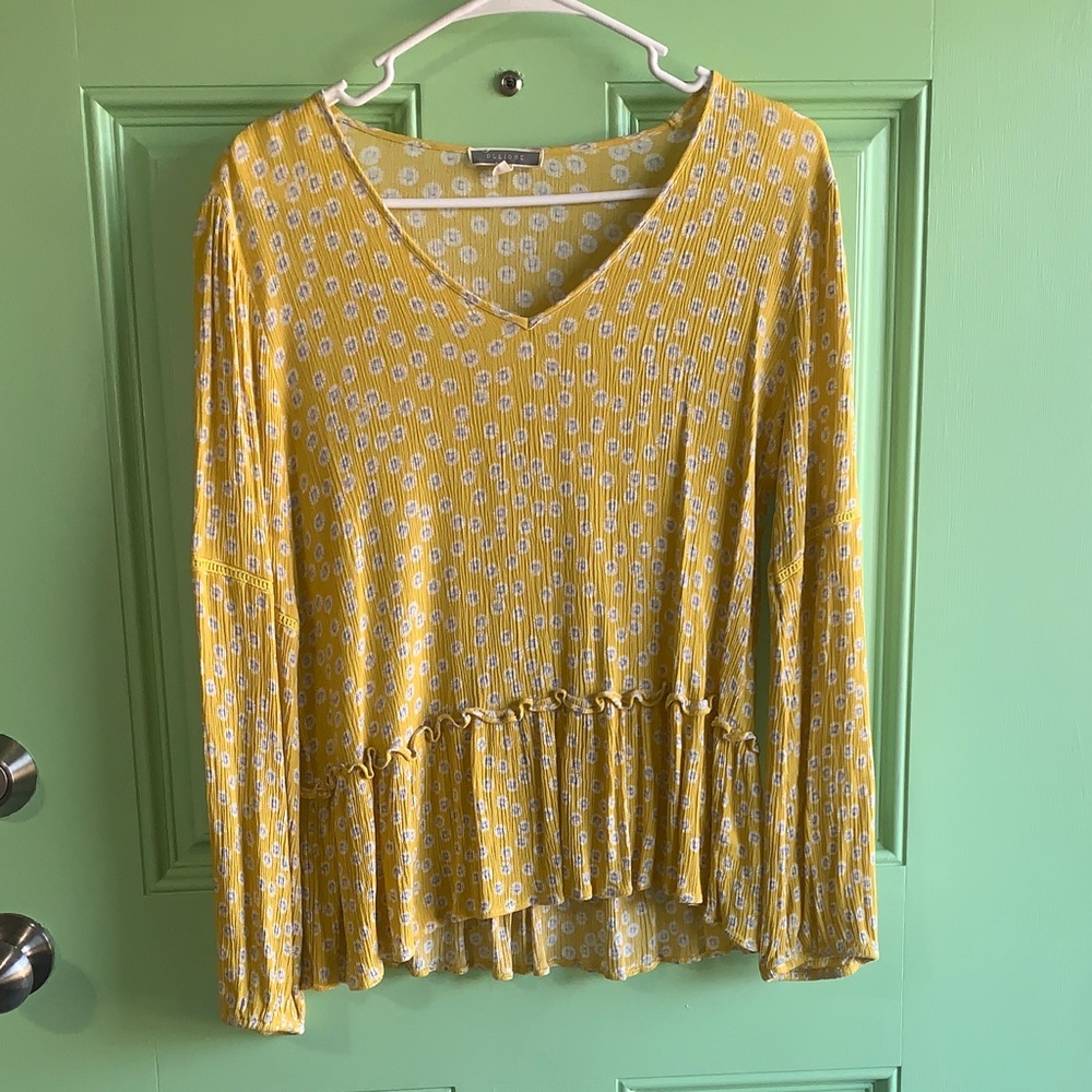 Women’s Shirt size Small
